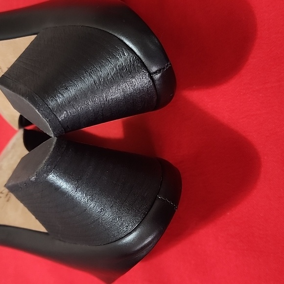 Vince Women's Vigo Leather Pointed Toe Mules - Picture 9 of 9